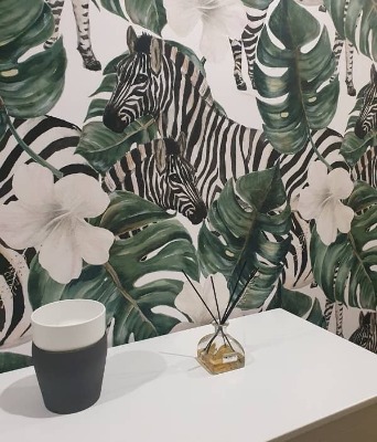 Tapisserie murale Zèbres parmi les plantes paradisiaques