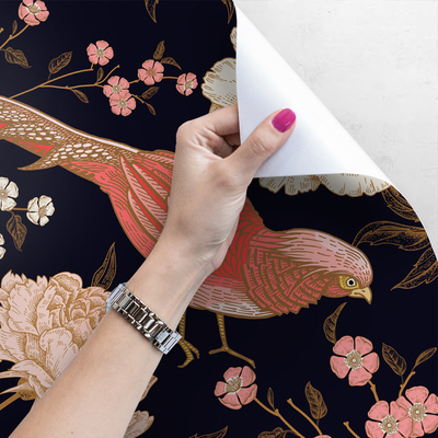 Tapisserie murale Voici une radio d'oiseaux dans un bosquet fleuri