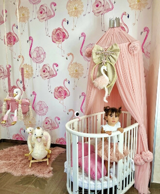 Papier peint Flamants roses pataugeant dans les fleurs sauvages