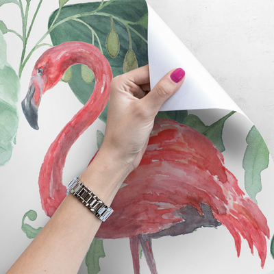 Papier peint Avec un flamant rose dans le jardin