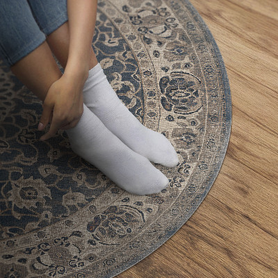 Tapis rond en vinyle Une composition terreuse dans un style persan