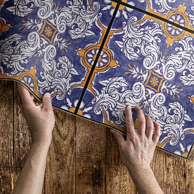 Tapis vinyle d’extérieur Carreaux élégants avec ornements végétaux