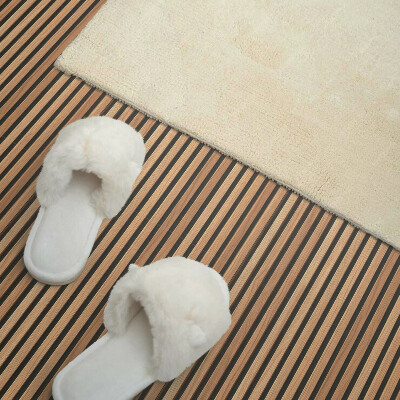 Carreaux de vinyle auto-adhésifs Une planche avec un motif vertical