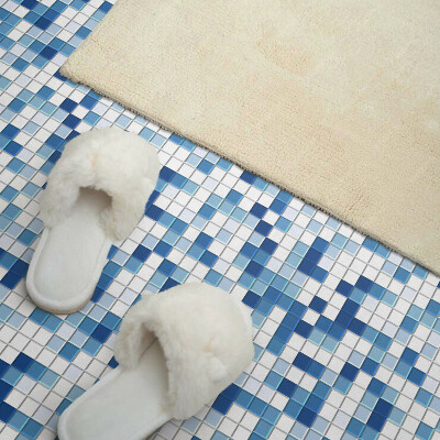 Carreaux vinyle Motif mosaïque dans des tons bleus intenses