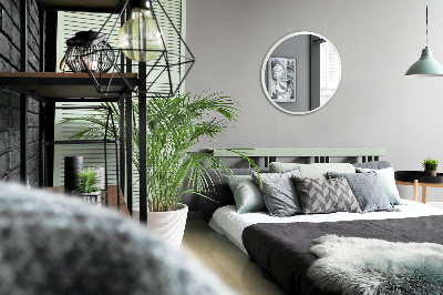 Miroir rond avec un cadre blanc