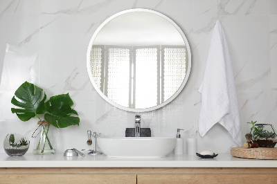 Miroir rond avec un cadre blanc