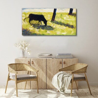 Tableau toile imprimée Une vache broutant dans un paysage verdoyant