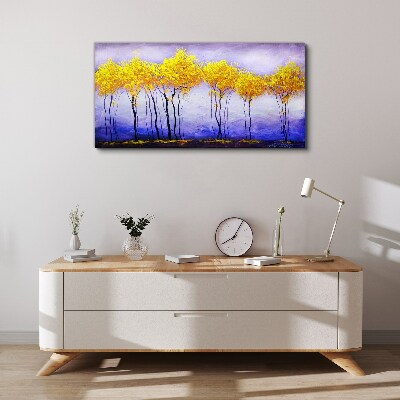 Tableau sur toile Des arbres dorés dans un paysage violet