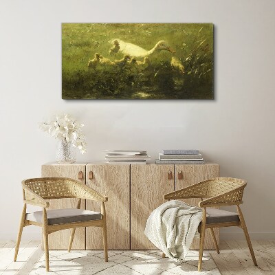 Tableau sur toile Un canard avec des poussins dans l'herbe