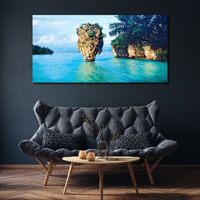 Tableau sur toile Une baie calme avec un haut rocher