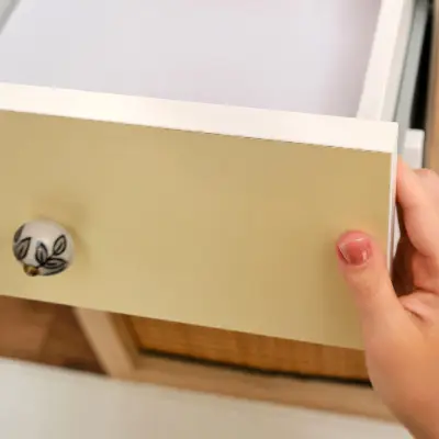 Papier peint adhésif pour meuble jaune crème