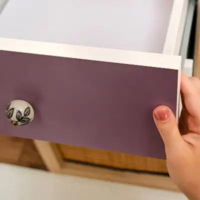 Papier adhésif pour meuble couleur violette