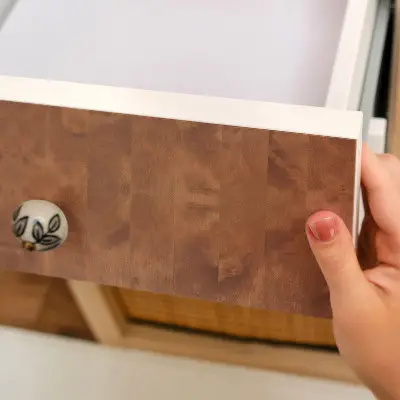 Adhésif pour meuble texture bois