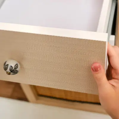 Revêtement adhésif pour meuble Fond beige