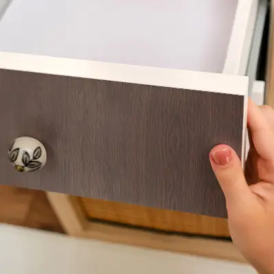 Papier peint adhésif pour meuble texture bois