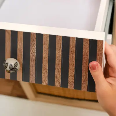 Papier peint adhésif pour meuble lattes de bois