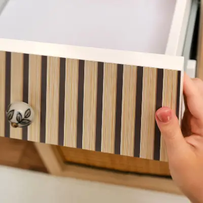 Film adhésif décoratif pour meuble rayures beiges