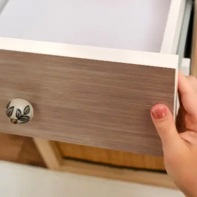 Papier peint adhésif pour meuble texture bois