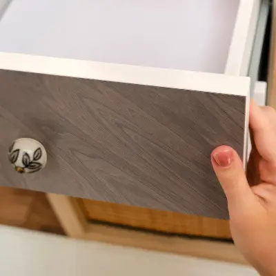 Papier peint adhésif pour meuble texture bois