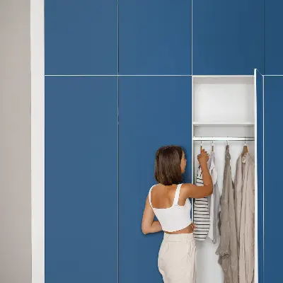 Film adhésif décoratif pour meuble bleu foncé
