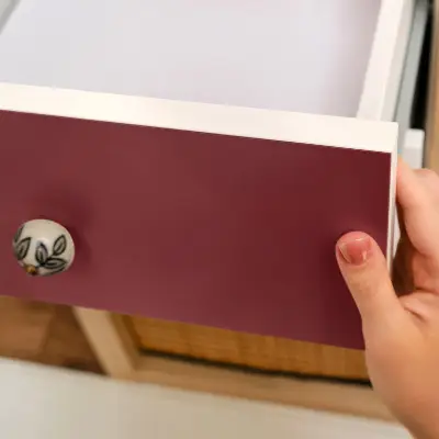 Film adhésif décoratif pour meuble Bordeaux vif