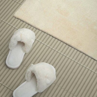 Revêtement mural pvc Un motif à rayures élégant dans une version moderne