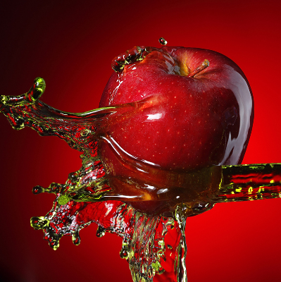 Store intérieur Pomme rouge dans l'eau