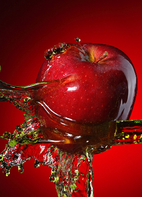 Store intérieur Pomme rouge dans l'eau