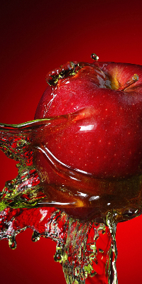 Store intérieur Pomme rouge dans l'eau