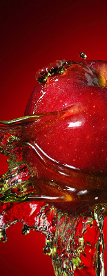 Store intérieur Pomme rouge dans l'eau