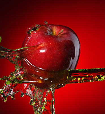 Store intérieur Pomme rouge dans l'eau