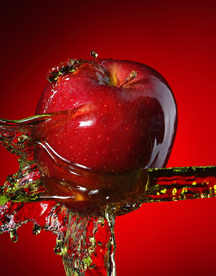 Store intérieur Pomme rouge dans l'eau