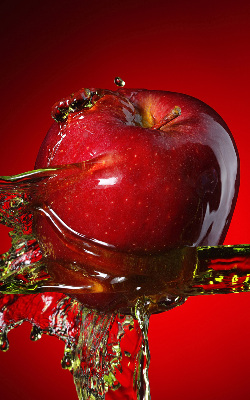 Store intérieur Pomme rouge dans l'eau
