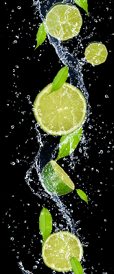 Store intérieur Citron vert tombant dans l'eau