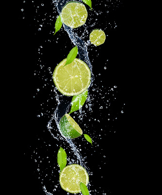 Store intérieur Citron vert tombant dans l'eau