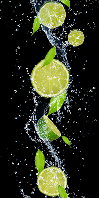 Store intérieur Citron vert tombant dans l'eau