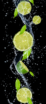 Store intérieur Citron vert tombant dans l'eau