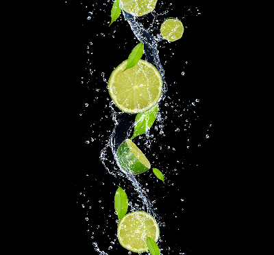Store intérieur Citron vert tombant dans l'eau