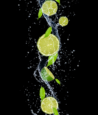 Store intérieur Citron vert tombant dans l'eau