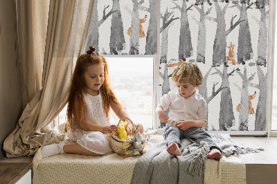 Store enrouleur Renards roux des arbres gris