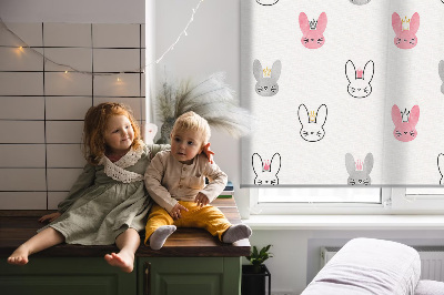 Store enrouleur Lapins colorés dans des couronnes