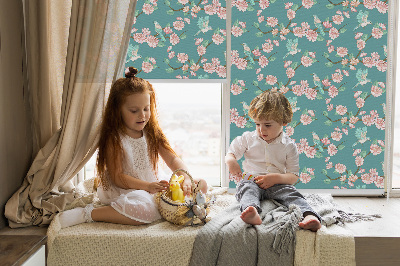 Store enrouleur Des oiseaux parmi les branches