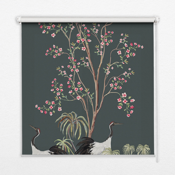 Store enrouleur Oiseaux près du rosier