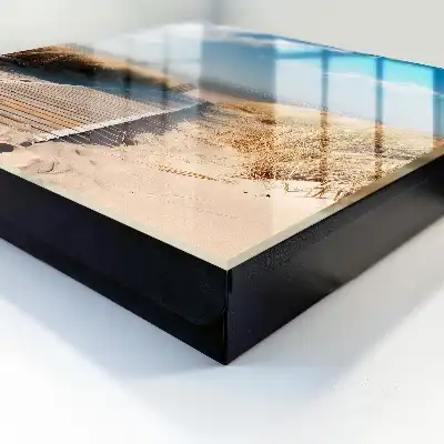 Une plage tranquille avec des dunes