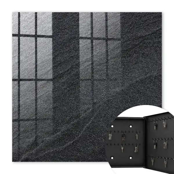 Structure en pierre noire et grise