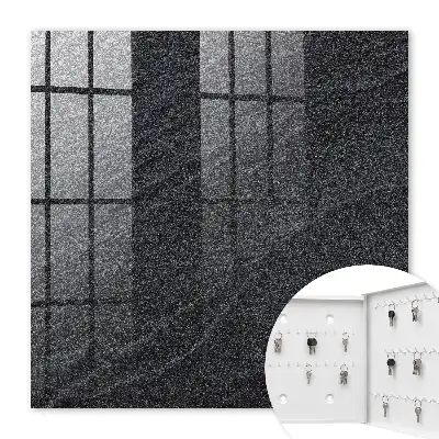Structure en pierre noire et grise