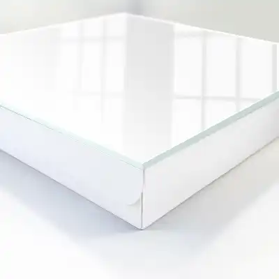 Vêtement minimaliste blanc