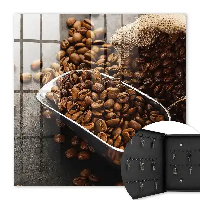 Grains de café dans une louche en métal