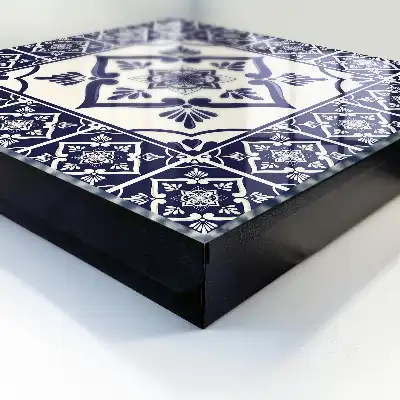 Élégance classique ornée de motifs floraux