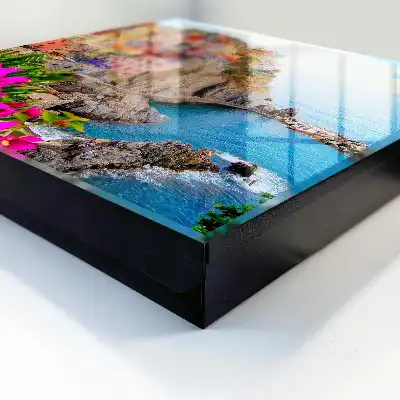 Une baie colorée au bord de la mer